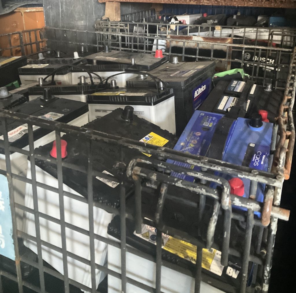 自動車バッテリー