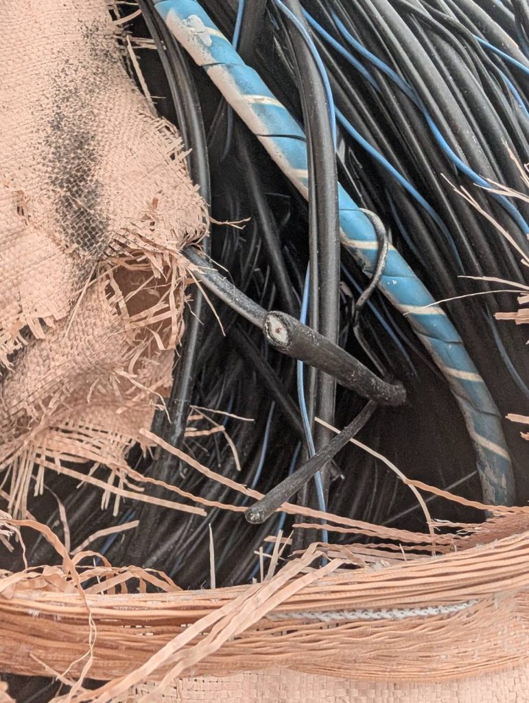 メッセンジャー付き同軸